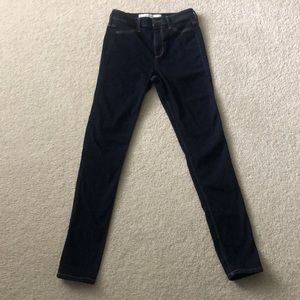 Abercrombie & Fitch Dark Wash Jeans in Size 2 w26